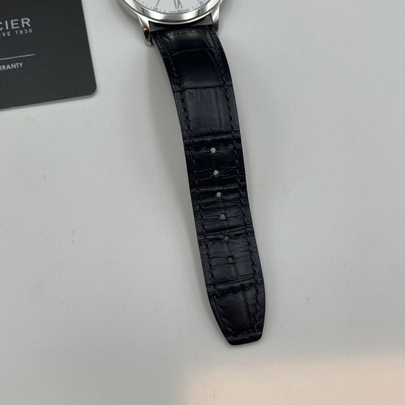 Baume & Mercier Classima Quartz White Dial Black Leather Men's Watch 10414 - Picture 5 of 16